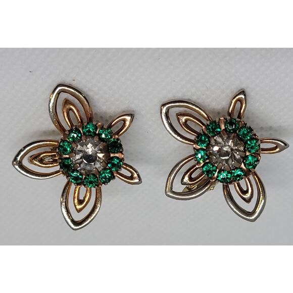 Vintage Emerald Green Rhinestone And Gold Tone Unique Flower Clip On Earrings - Picture 2 of 8